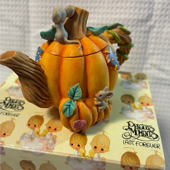 Precious Moments October Pumpkin Mini Teapot Avon Exclusive with Mouse Accent - Picture 5 of 11